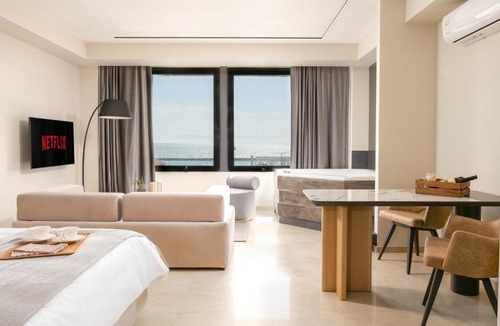 Ladadika Apartment | Sea & the City