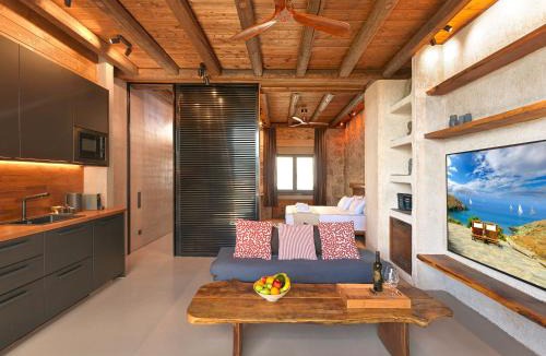 Piraeus House | Sea View Garden Suites