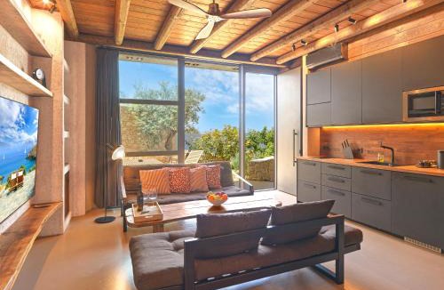 Piraeus House | Sea View Garden Suites