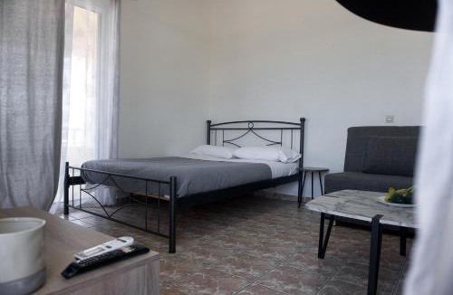 Adelianos Kampos Apartment | Sea View