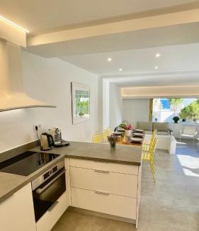 Lavreotiki Villa | Sea View Seafront Maisonette Pool Access & Beach