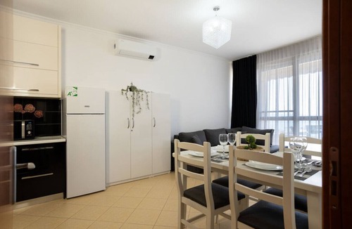 Durres Condo | Sea View-Sunlit Coast Apartment Durrës