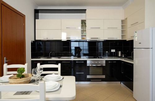 Durres Condo | Sea View-Sunlit Coast Apartment Durrës