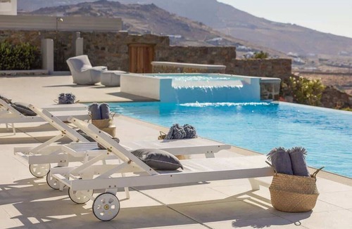 Kalafatis Villa | Sea View Villa Heated Infinity Pool & Bar