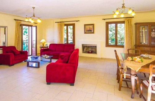 Katsarata Villa | Sea views close to Fiscardo countryside setting.