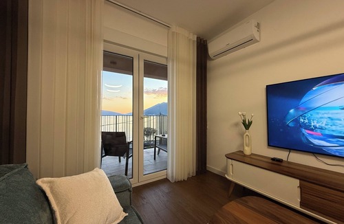 Tivat Apartment | Seafront apartment in pleasant Donja Lastva