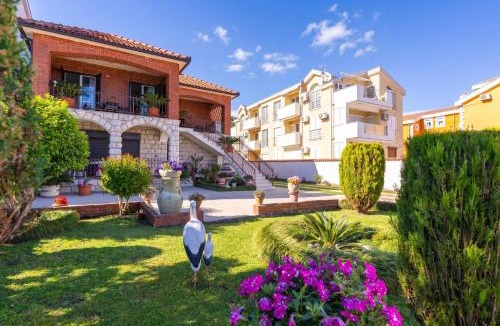 Bijela Apartment | Seafront Haven Darka - Happy Rentals