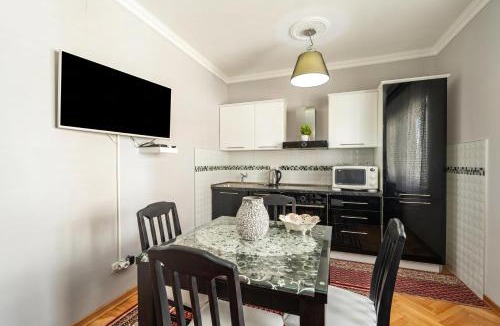 Bijela Apartment | Seafront Haven Darka - Happy Rentals