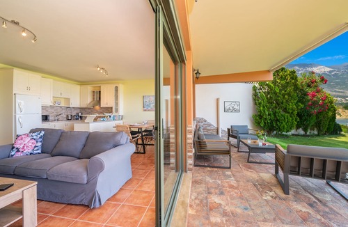 Karavados Villa | Seafront luxury 3 bedroom villa