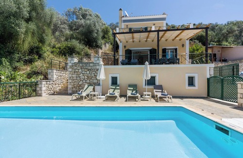 Meganisi Villa | Seafront retreat with p-pool, seaviews, walk to beach - Villa Argiri Meganisi
