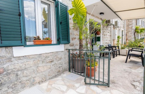 Lepetane Apartment | Seafront Stone House Maxim