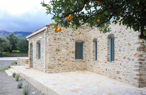 East Mani Villa | Seafront Stone House · Steps from the Beach