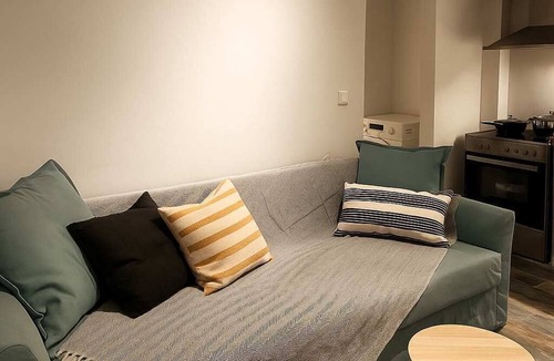 Loutra Apartment | Seafront Theis Retreat - Loutra Seaview Bliss