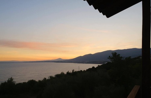 Paralia Vergas House | Seafront Verga Stone Haven - Waves' Embrace
