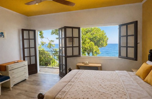 Lakopetra House | Seafront Villa in Patra/Private Sea Access