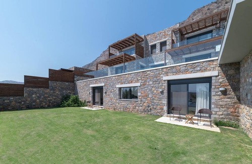 Kounelion Villa | Seafront Villa with a heated pool Unique location