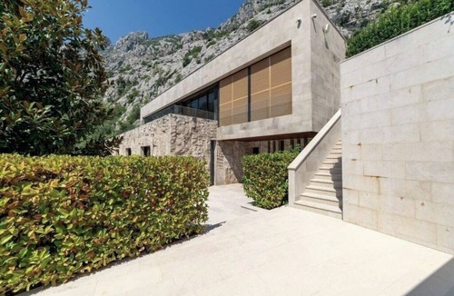 Orahovac Villa | Seafront Villa with Private Beach, Pool and SPA