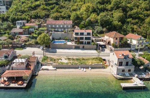 Donja Kostanjica Villa | Seafront Villa with Private Pool & Beach in Kotor Bay, Villa Viborg