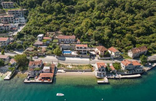 Donja Kostanjica Villa | Seafront Villa with Private Pool & Beach in Kotor Bay, Villa Viborg