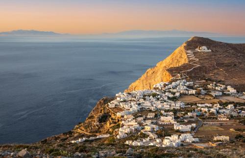 Folegandros House | SeaHugs Beachfront Studio