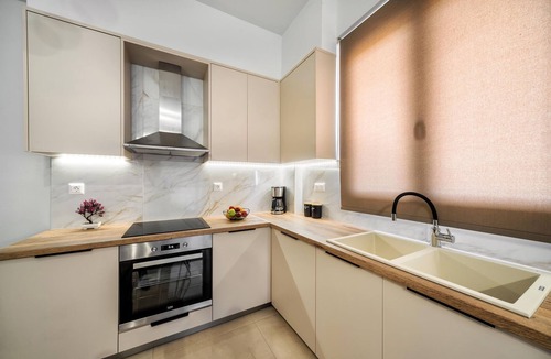 Agkisaras Apartment | Seaside Apartment with Balcony