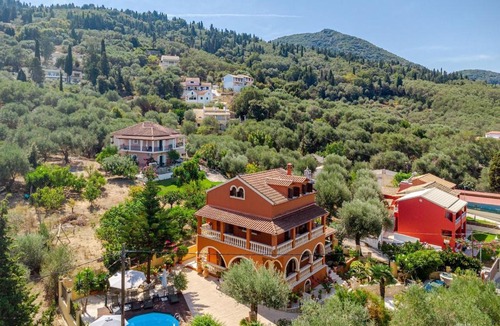 Agia Pelagia Chlomou Apartment | Seaside Pool Villa