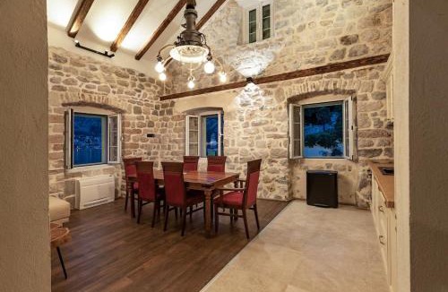 Muo House | Seaside Stone House - Bella Vista