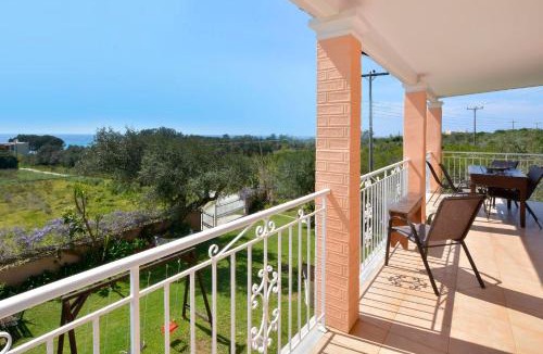 Agios Matthaios Apartment | Seaside Villa Giokos
