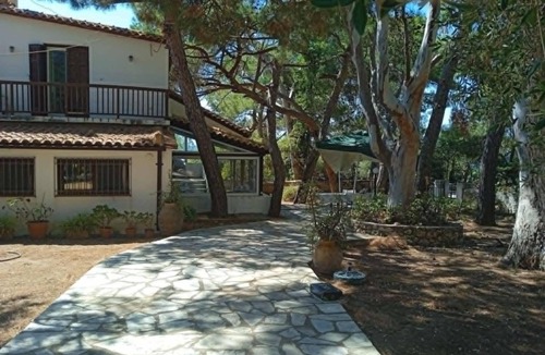 Kiparissia Villa | Seaside villa in Kyparissia, Peloponnese — Direct access to the beach below
