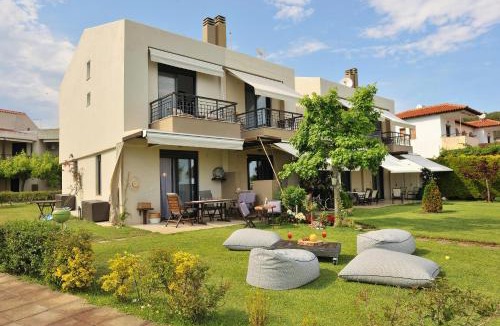 Kalamitsi Villa | Seathon SeaFront Beach Villa in Kalamitsi