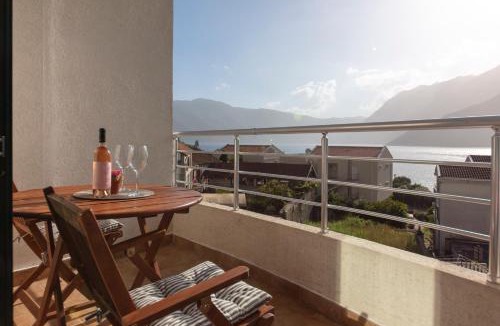 Risan Apartment | Seaview apartment Risinium
