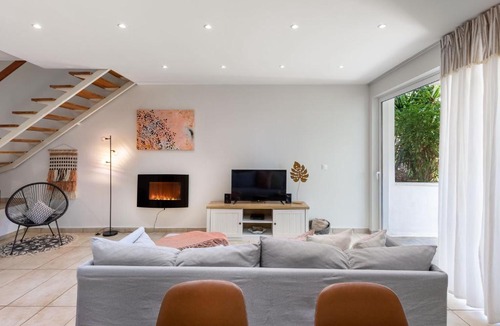 Vouliagmeni Apartment | Secret Aktis by BluPine
