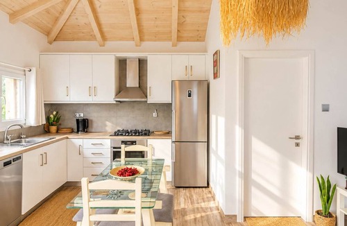 Volos City Centre Apartment | Secret Garden Volos - Tranquil Private Retreat