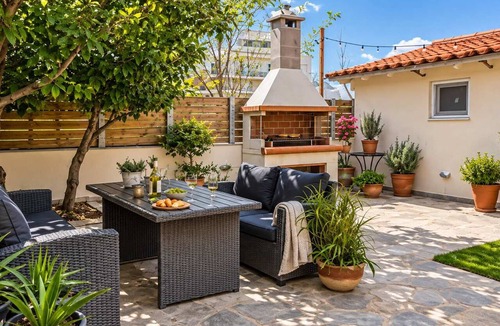 Volos City Centre Apartment | Secret Garden Volos - Tranquil Private Retreat