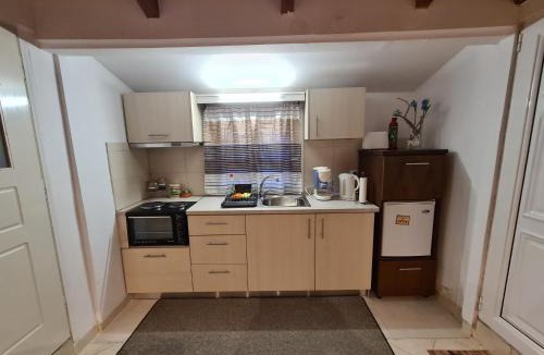 Spata-Artemida Apartment | Semelia & Maria's Guest House - Spacious Stay for 3