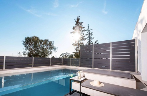 Nea Iraklia Villa | Serene seafront homes