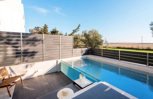 Nea Iraklia Villa | Serene seafront homes