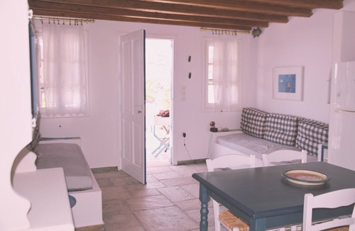 Livadi Apartment | SERIFOS SUMMER APARTMENT