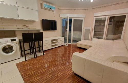 Petrovac Apartment | Shady Escape - Terrace Apartment