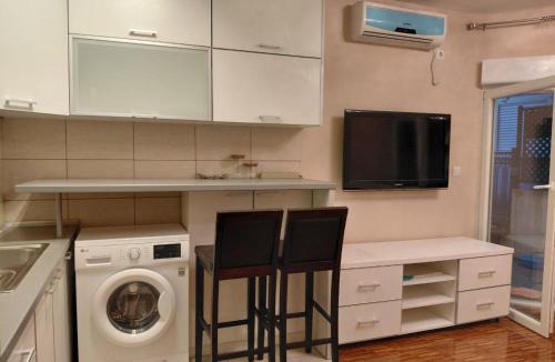 Petrovac Apartment | Shady Escape - Terrace Apartment