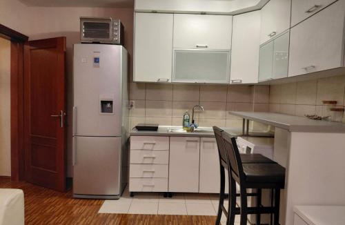 Petrovac Apartment | Shady Escape - Terrace Apartment