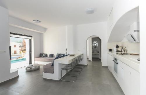 Kamari Apartment | Shape-Infinity