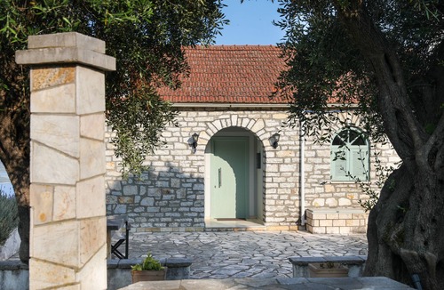 Petaleia Cottage | Sinies Cottage is a traditional 2 floor stone house