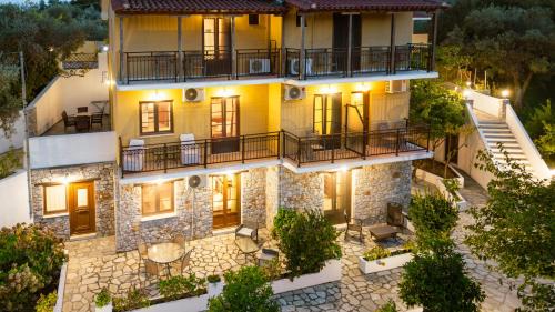 Troulos Apartment | Skiathos Island Suites