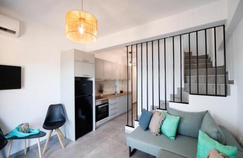 Nikiana Apartment | Sky View Maisonette - Shared Pool Access
