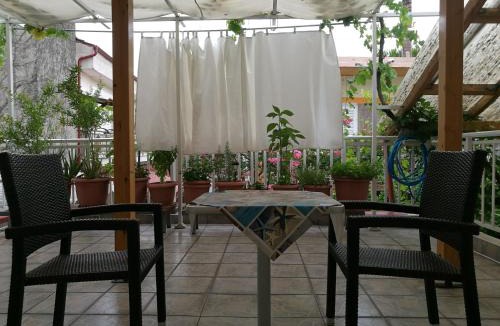 Sarti Hostel | small booking room