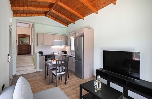 Lefkada Town Villa | Small Halipoma Odysseas into Lefkada town & close to Ai Giannis beach