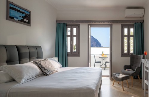Perivolos Hotel | Smaragdi Hotel