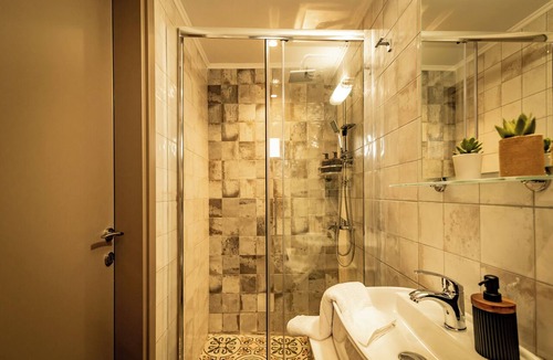 Lagkadas Apartment | Sochos - Sohos Traditional Homes - Vertiskos-Located right next to the mountain.