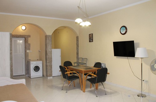 Burtaisi Apartment | Spacious 2-bedroom apartment with AC, WiFi in peaceful Bar